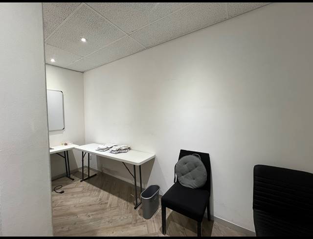 95M² OFFICE TO LET IN HYDE PARK